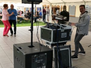 Das Duo Cantare beim Sommerfest des Gartenvereins Emschertal